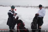 Golf sul ghiaccio: uno sport antico e divertente [Video]